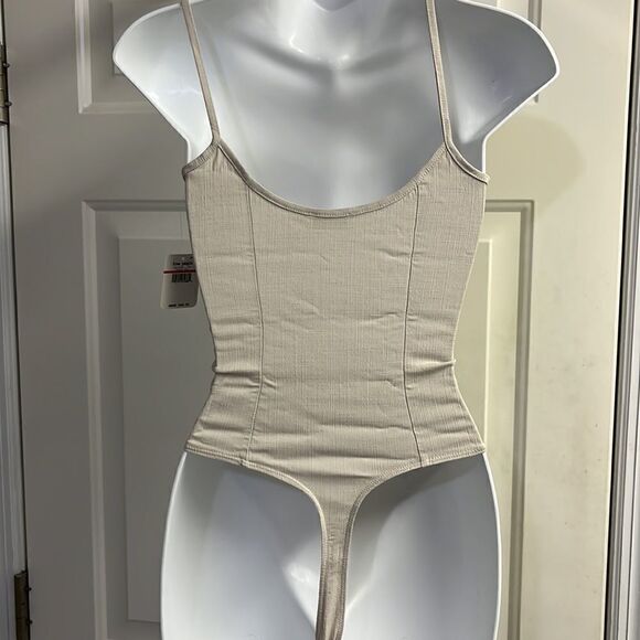 Free People Beige Last Rose Stretch Spaghetti Strap V-Neck Bodysuit- XS-NEW - Picture 7 of 11